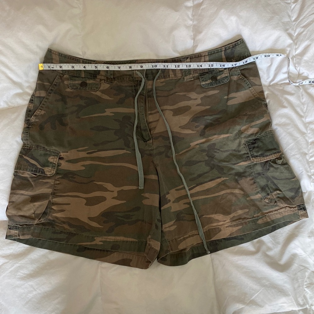 Khahis World Fashion Camouflage cargo shorts